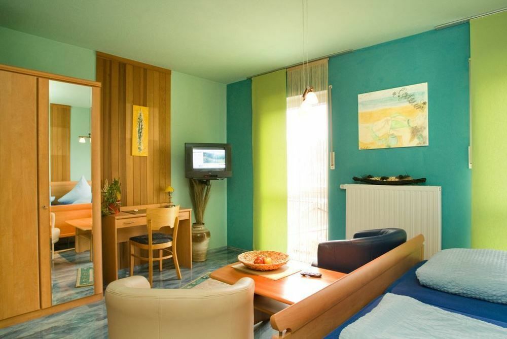 Hotel-Bistro-Europa Merchweiler エクステリア 写真
