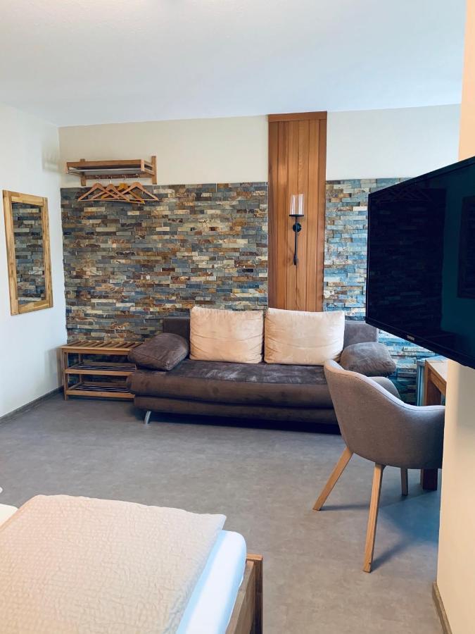 Hotel-Bistro-Europa Merchweiler エクステリア 写真